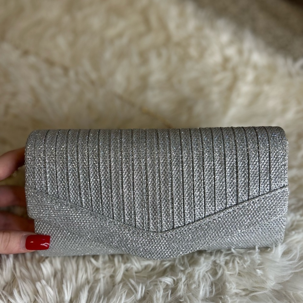 Shoulder purse made for a night out